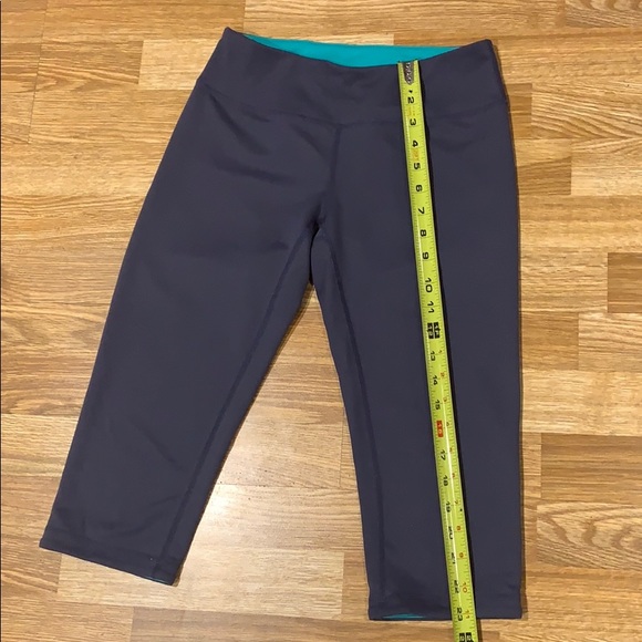 Zella 'Live In' Reversible Capri Leggings, SzS - Picture 4 of 5